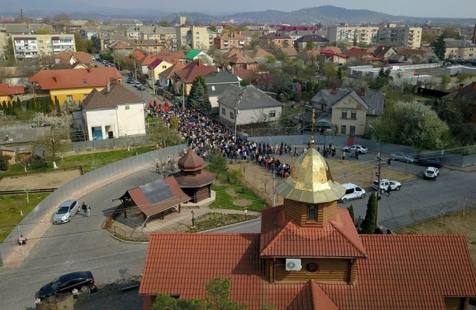 У Мукачеві віряни беруть участь у Хресній Ході – 02 У Мукачеві віряни беруть участь у Хресній Ході – 02