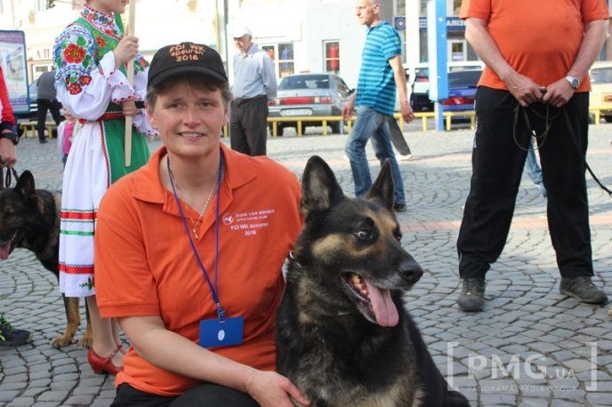 У Мукачеві урочисто відкрили чемпіонат світу зі слідової роботи службових собак – 24