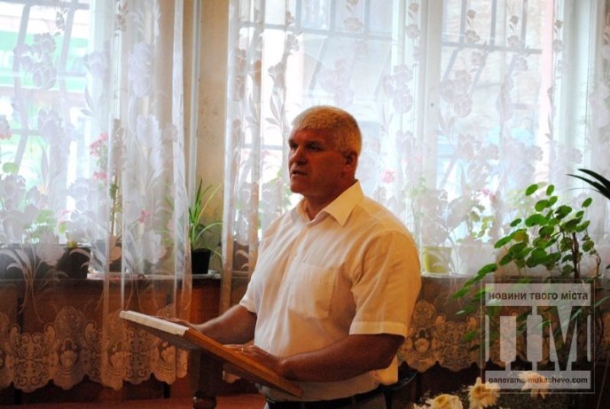 Мукачівські опозиціонери зібрались, щоб поговорити про День Конституції (ФОТО) – 01