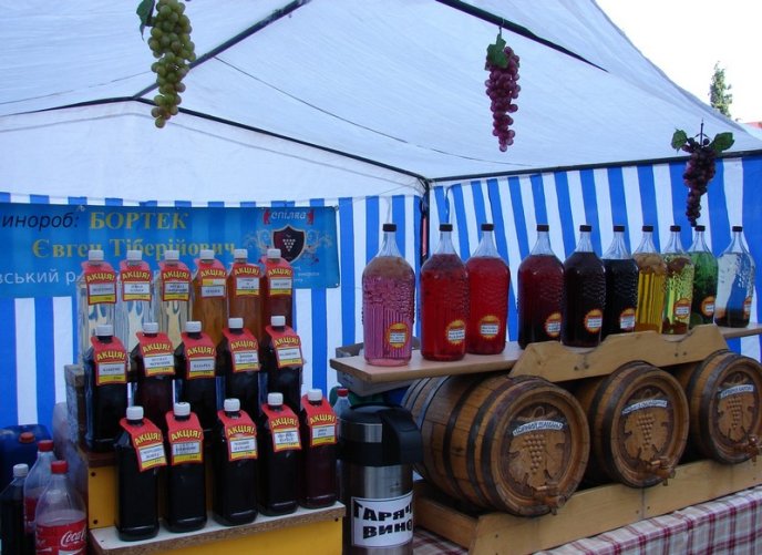 У Хусті розпочався фестиваль меду та вина «Срібні джерела» – 08