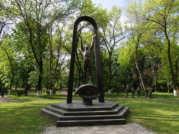 В Ужгороді вшанували 30-ту річницю Чорнобильської трагедії – 01