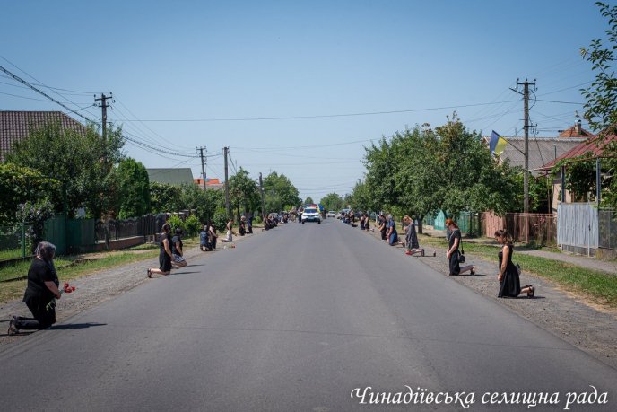Чинадіївська громада попрощалась із молодим Героєм – 01