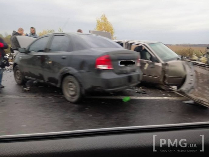 Аварія на трасі "Київ-Чоп": зіткнулося кілька авто – 02