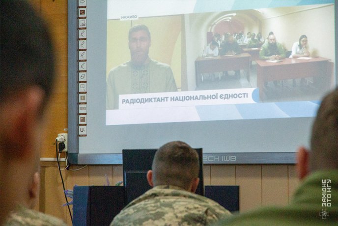 Нацгвардійці разом із вихованцями військового ліцею писали диктант єдності у Мукачеві – 02