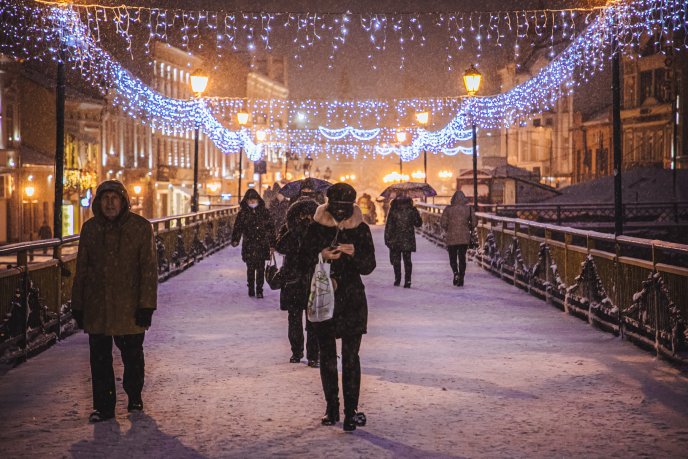 Неймовірна краса: у мережі опубліковано ранкові фото засніженого Ужгорода – 13