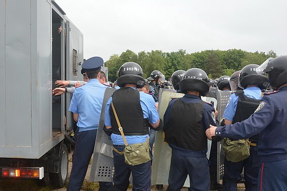На Мукачівщині приборкували масові заворушення (ФОТО) – 01