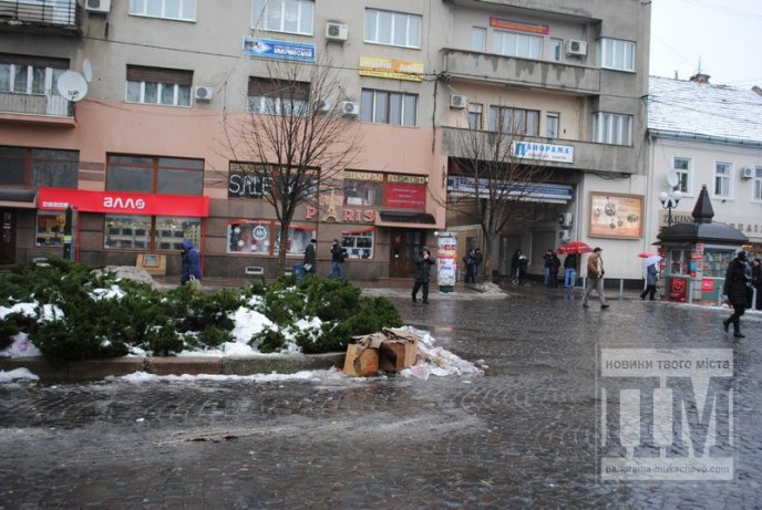 Після фестивалю “Червене вино” залишилось багато яскравих спогадів і … велика купа сміття (ФОТО) – 07 Після фестивалю “Червене вино” залишилось багато яскравих спогадів і … велика купа сміття (ФОТО) – 07