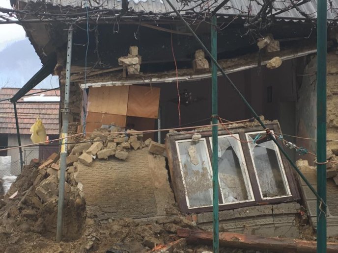 У селі Бронька, що на Іршавщині, вода зруйнувала будинки та засипала брилами городи – 03