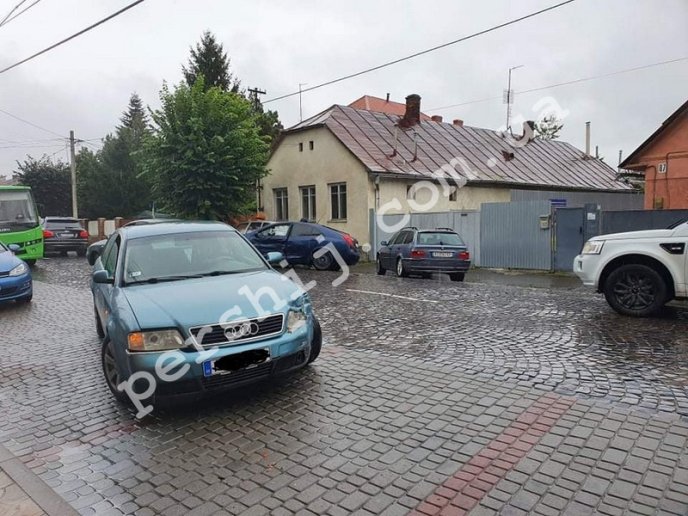 У Мукачеві трапилась аварія. Опубліковано фото – 01 У Мукачеві трапилась аварія. Опубліковано фото – 01