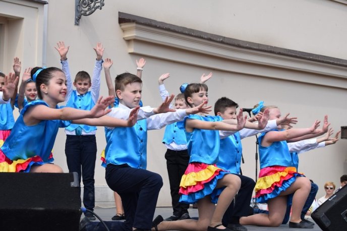 На площі Театральній в Ужгороді відбувся цікавий захід – 05