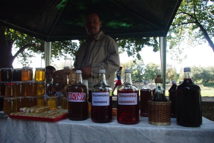 В Ужгороді ласують солодким продуктом на "Медовому Спасі" (ФОТОРЕПОРТАЖ) – 13