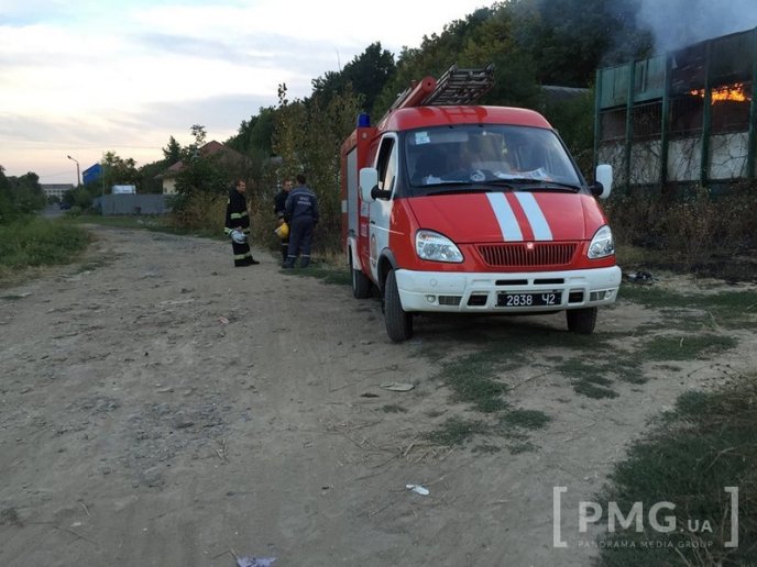 У мікрорайоні "Підгоряни" горіло сухотрав’я – 05