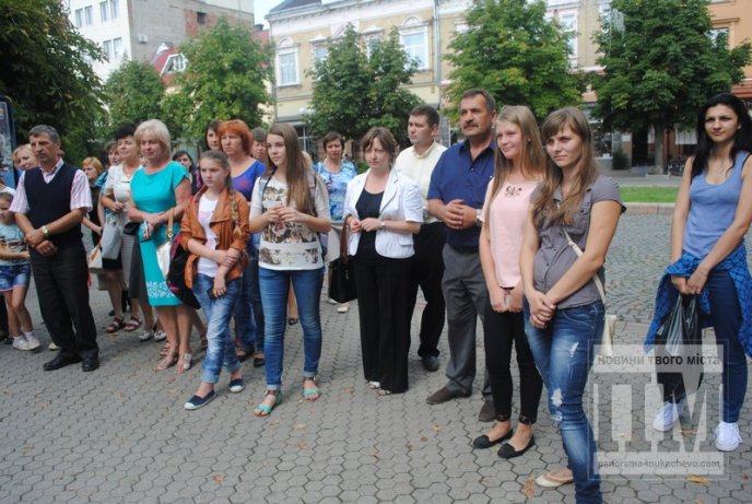 Мукачівські освітяни передали на потреби військових майже 35 тисяч гривень (ФОТО) – 05