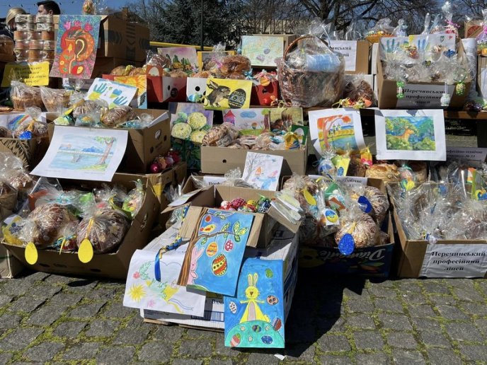 В Ужгороді відбулася благодійна акція "Паска для воїна" – 03 В Ужгороді відбулася благодійна акція "Паска для воїна" – 03