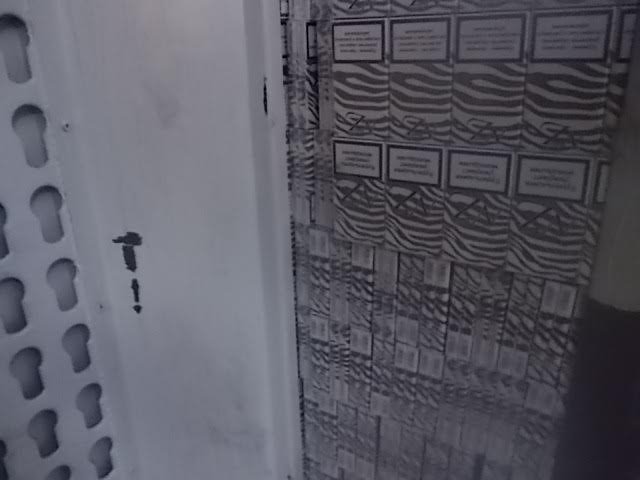 Закарпатські митники вилучили вантажівку через контрабанду цигарок – 03