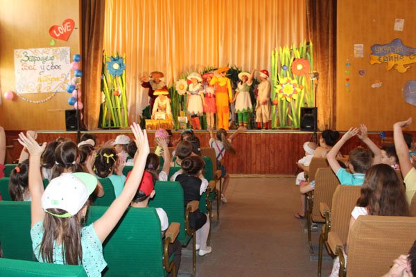 Малеча Тересви та Дубового безкоштовно переглянула повчальну виставу-казку – 06