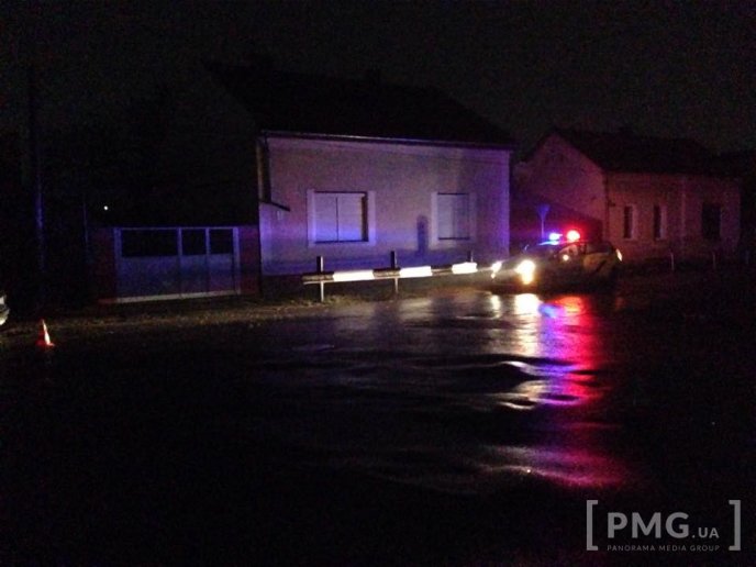 У Мукачеві неподалік мосту сталась ДТП: водій втік з місця події – 03