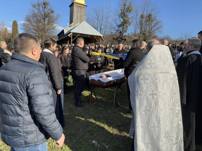 У селі Вільховиця Чинадіївської громади поховали загиблого на війні Героя – 03