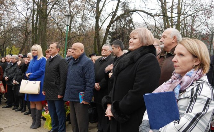 В Ужгороді відкрили пам’ятник видатному словаку Мілану Штефаніку – 16
