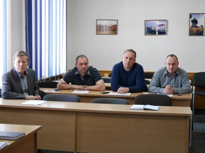 Керівники Ужгорода закликали місцевих перевізників маршрутних таксі дотримуватись графіків руху – 02