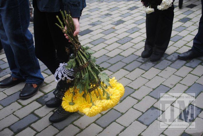 Сум, плач та сльози: Мукачево попрощалось з героєм-земляком (ФОТОРЕПОРТАЖ) – 08