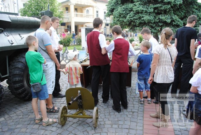 В центрі Мукачева проходить виставка військової техніки та озброєння 128-ї окремої гірсько-піхотної бригади (ФОТО) – 06