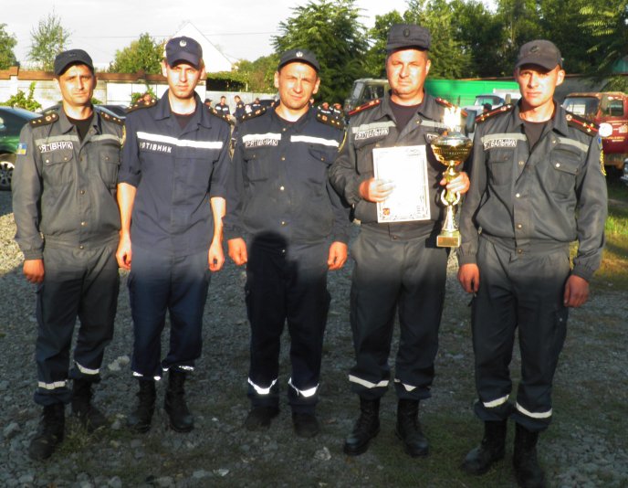 У Берегові рятувальники демонстрували професійну майстерність та визначали кращих газодимозахисників – 09