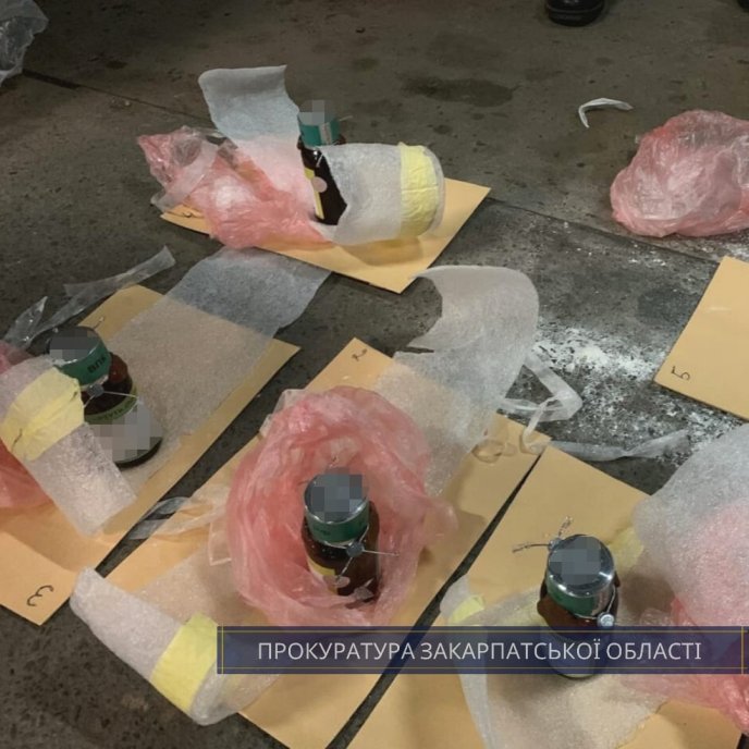 Іноземець намагався провезти через кордон отруйну речовину – 02