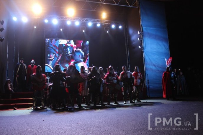 Яскраве святкування Дня святого Мартина у Мукачеві: парад ліхтариків, лицарські бої та вогняне шоу – 104 Яскраве святкування Дня святого Мартина у Мукачеві: парад ліхтариків, лицарські бої та вогняне шоу – 104