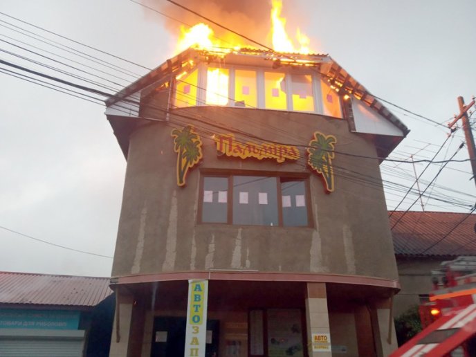Рятувальники показали наслідки пожежі у Сваляві – 01