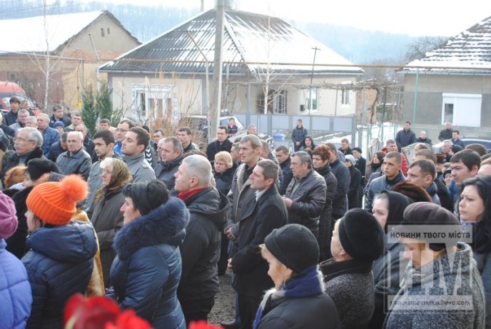 На Мукачівщині прощались з добровольцем "Айдару" Олегом "Скіфом" Сидором (ФОТОРЕПОРТАЖ) – 10