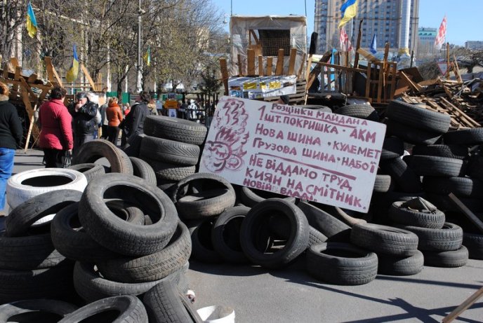 Один день з життя Майдану: на що перетворилась центральна площа України за місяць після революції (ФОТОРЕПОРТАЖ) – 08