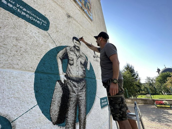 Ужгород прикрашає новий мурал – 02