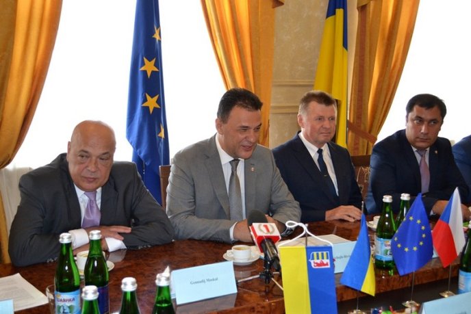 Закарпаття та Устецький край офіційно уклади договір про взаємну співпрацю – 07