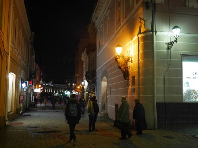 На центральних вулицях Ужгорода відновлено вуличне освітлення – 04