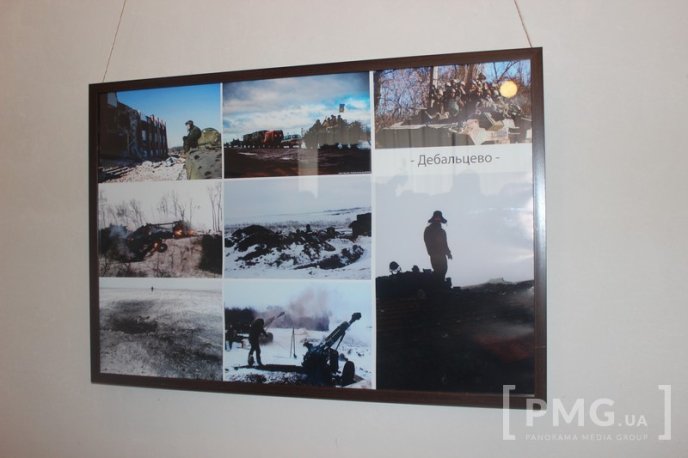 У Мукачеві відкрили фотовиставку, присвячену річниці боям за Дебальцево – 16
