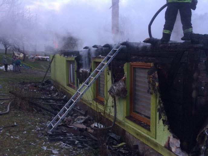 У найбагатшому селі Закарпаття горів будинок – 01