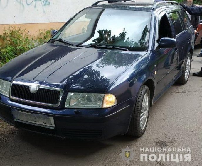 У машині ужгородця знайшли наркотики – 02