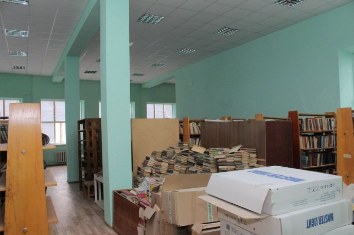 Любителі книг незабаром приходитимуть у відремонтовану бібліотеку – 08