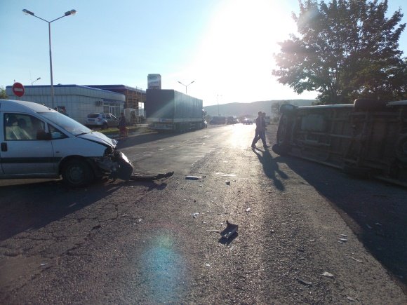 Неподалік поста ДАІ у Великій Копані сталась ДТП: перекинувся мікроавтобус – 01