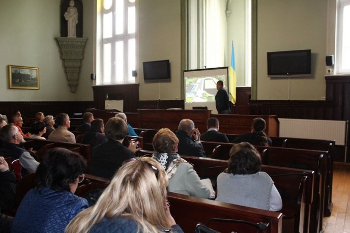 Мукачівцям показали, як виглядатиме відреконструйований комплекс ДЮСШ – 04