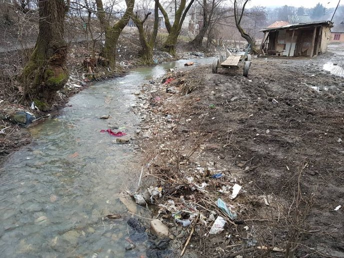 У Великому Березному роми влаштували велике прибирання на своїх прибудинкових територіях – 03 У Великому Березному роми влаштували велике прибирання на своїх прибудинкових територіях – 03