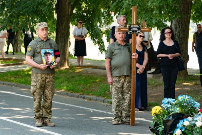 Залишилися мама, дружина, сестра: Закарпаття втратило ще одного Героя – 04