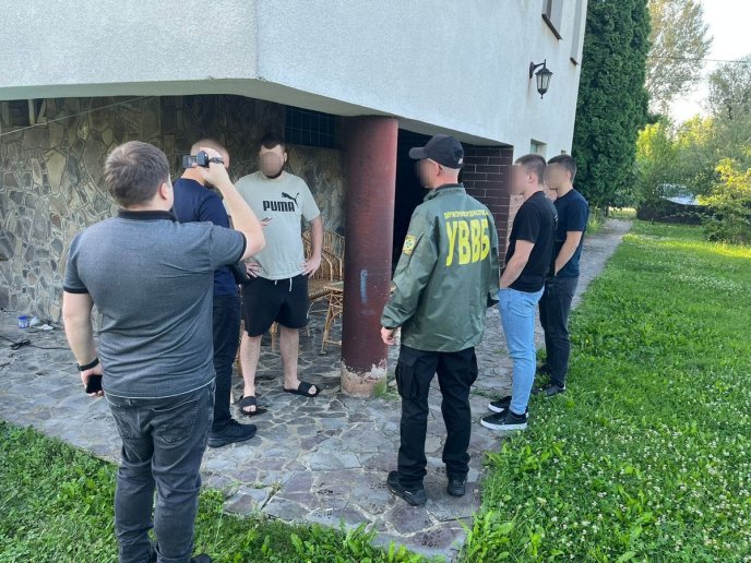 Обшуки провели в Ужгороді, Берегові та Виноградові: що трапилось на Закарпатті – 01