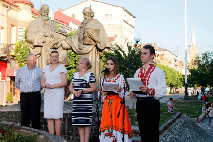 У Мукачеві офіційно відкрили дитячо-юнацький фестиваль "Смарагдові витоки" – 10