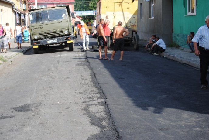 В Мукачеві асфальтують вулицю Івана Франка (ФОТО) – 11