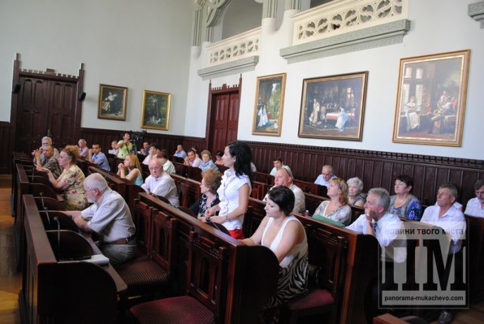 Громадська рада під викрики мукачівців та обурення чиновників обговорила стан дахів багатоквартирних будинків (ФОТО) – 04