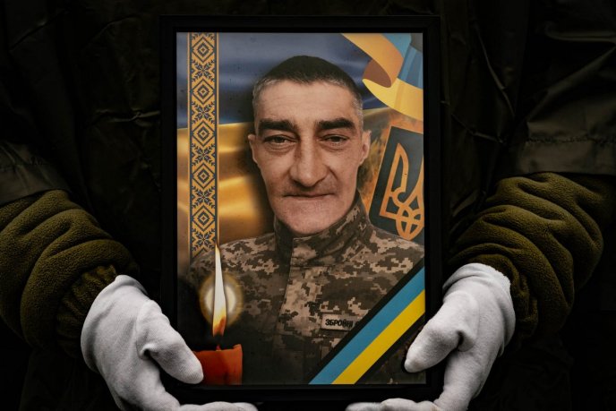 Залишилися дружина та дві доньки: в області поховали Героя – 01