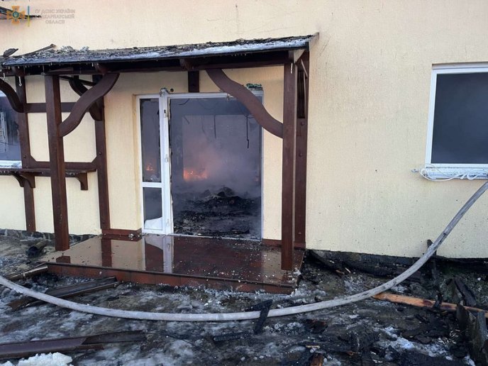 На Закарпатті горів відомий ресторан – 02