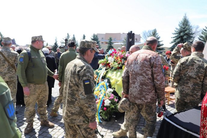 Поховали закарпатця, якого мобілізували 25 лютого – 07